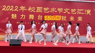 腾讯：新奥门管家婆免费大全-6旬教授和学生一起跳舞