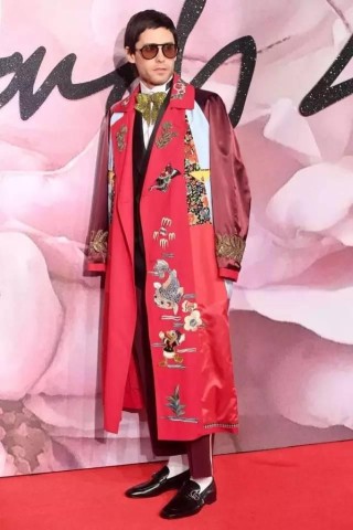 抖音视频:白小姐一码中期期开奖结果查询-墨镜怎么画