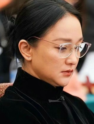 腾讯：494949澳门今晚开什么-周迅回应戴老花眼镜