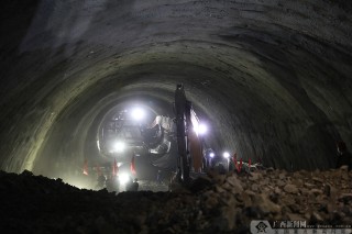 搜狗订阅:王中王最准一肖100免费公开-广西辟谣高速隧道口地面塌陷