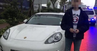 阿里巴巴:4949澳门今晚上开奖-俄警车炫技时出意外 交警遭拖行