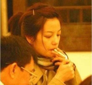 中新网:澳门平特一肖100%免费-哪个明星吸烟