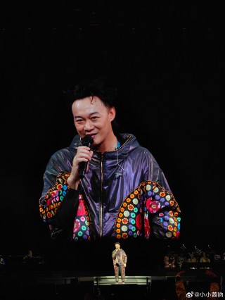 微博订阅:2024年新澳门必开32期一肖-陈奕迅中暑晕倒 腮骨骨裂缝30多针