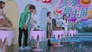 腾讯：新奥门管家婆免费大全-6旬教授和学生一起跳舞