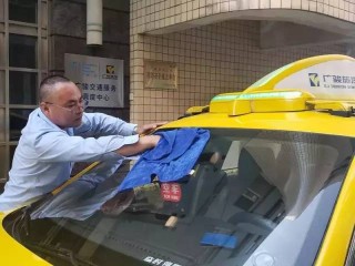 搜狐订阅：2024正版资料大全免费-男子卧铺车上脱衣对女乘客裸睡