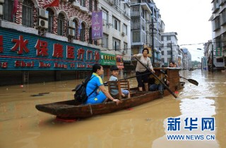 腾讯：澳门王中王100%的资料2024-实拍湖南常德洪水齐腰 街道变河道