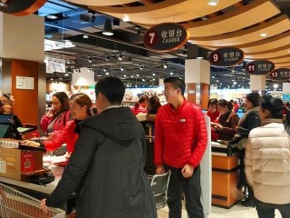 微博订阅:香港免费三中三重一组-胖东来擀面皮退款现场排长队