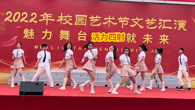 腾讯：新奥门管家婆免费大全-6旬教授和学生一起跳舞  第3张