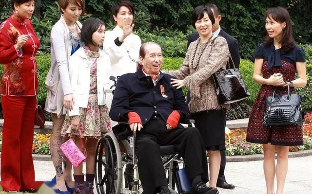 知乎：澳门2024正版资料王中王-赌王哪个老婆赢了  第1张