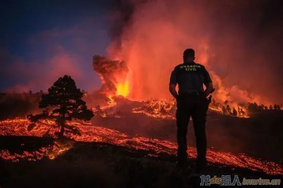火山视频:新澳彩资料免费公开-大学生为挣钱禁区附近拍照卖间谍  第2张