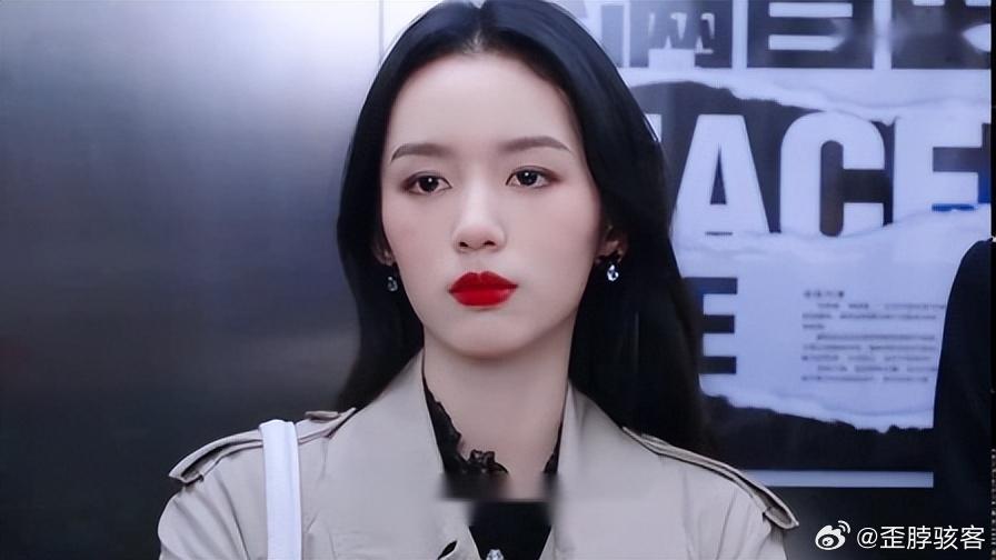 搜狗订阅:2024澳门王中王100%的资料-周也黑脸风波：耍大牌还是真性情  第1张