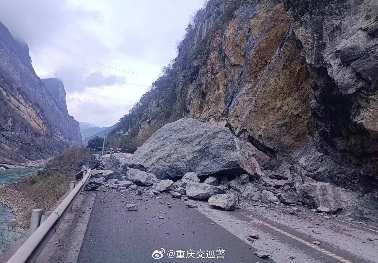 火山视频:2024新澳门彩4949资料-江西236国道山体塌方 有车被埋  第1张