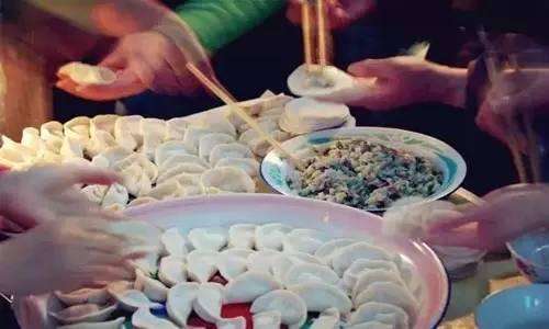 百家号:澳门一肖一码100%精准王中王-男孩包“老鼠”饺子给妈妈开荤  第1张