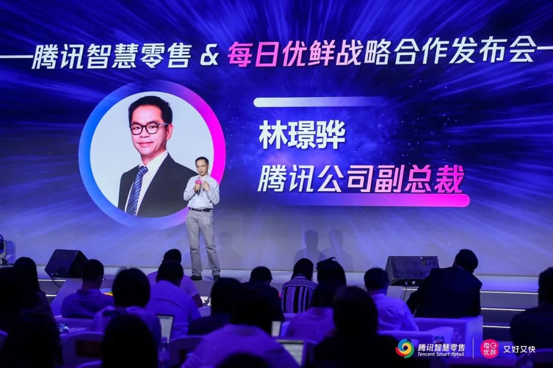 腾讯：494949cc澳门精准一肖-退役大学生士兵毕业典礼时起立齐唱  第1张