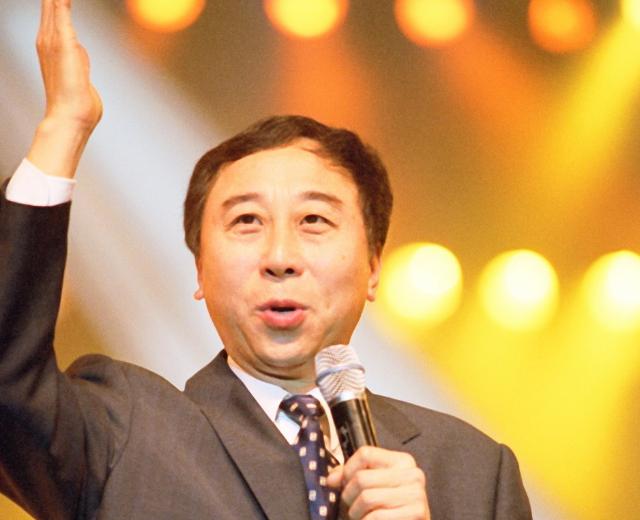 搜狐订阅：2024今晚香港开特马开什么-冯巩蘸料还没配好饺子就被徒弟炫完  第2张