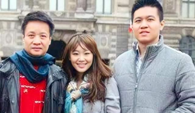 百家号:香港内部公开资料最准下载-青岛大学毕业生深情献唱《父亲》  第1张