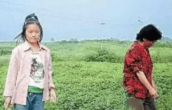 抖音视频:正版资料免费资料大全-女生高考701分质疑自己：咋这么高  第1张
