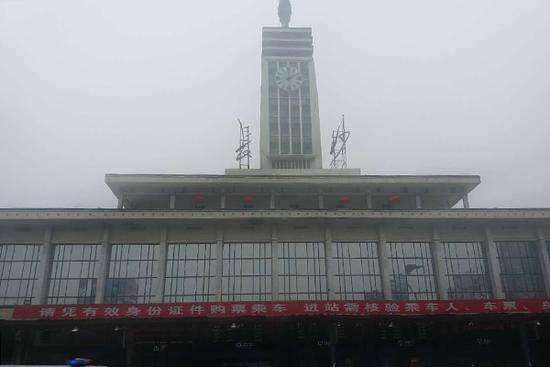 小红书:2024香港今晚开奖号码-实拍长沙火车站退洪  第2张