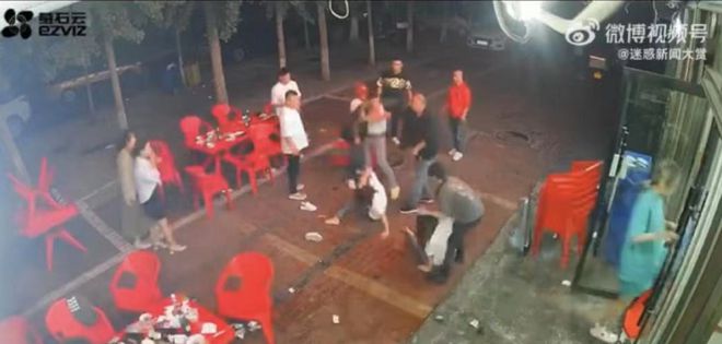 抖音视频:澳门六开彩资料免费大全今天-河北男子遭多人霸凌下跪 警方通报  第2张