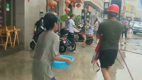 搜狗订阅:白小姐期期开奖一肖一特-女生倒水正巧把一盆水泼到路人身上  第2张