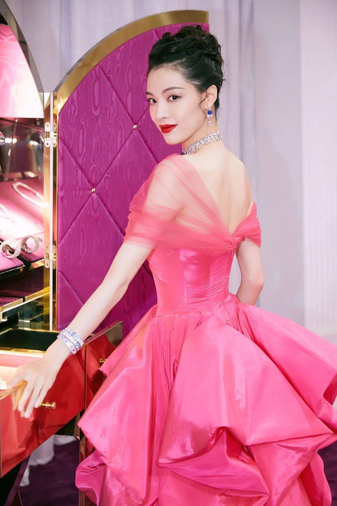 微博:4949退库-资料香港2024-哪个女明星个子矮  第1张