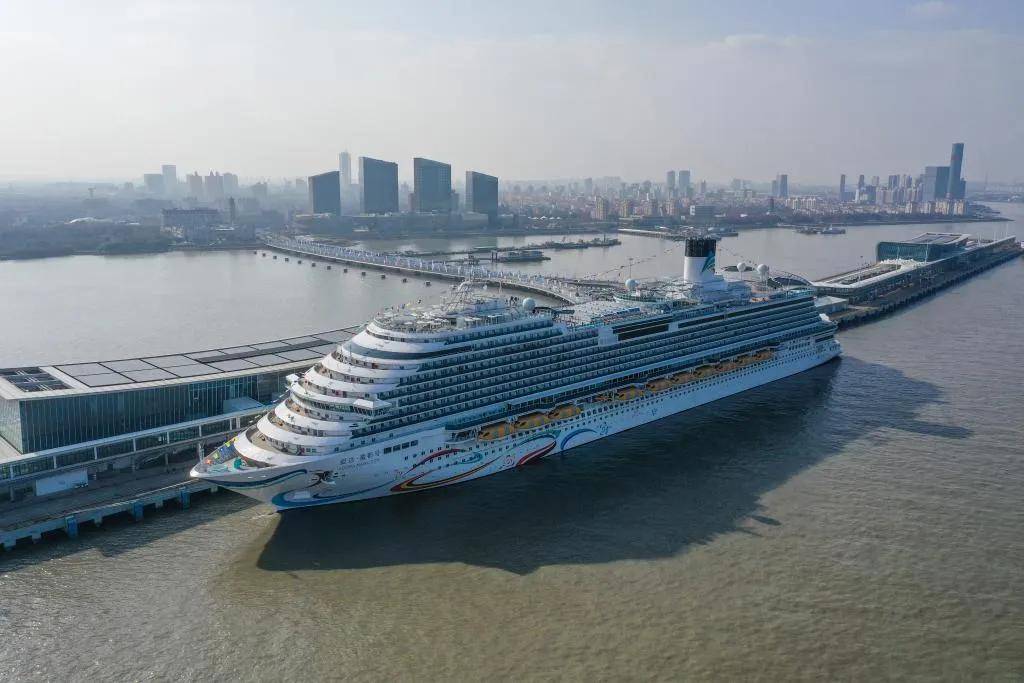 百家号:2024新澳免费资料大全-爱达邮轮一男乘客翻栏杆后落海  第1张